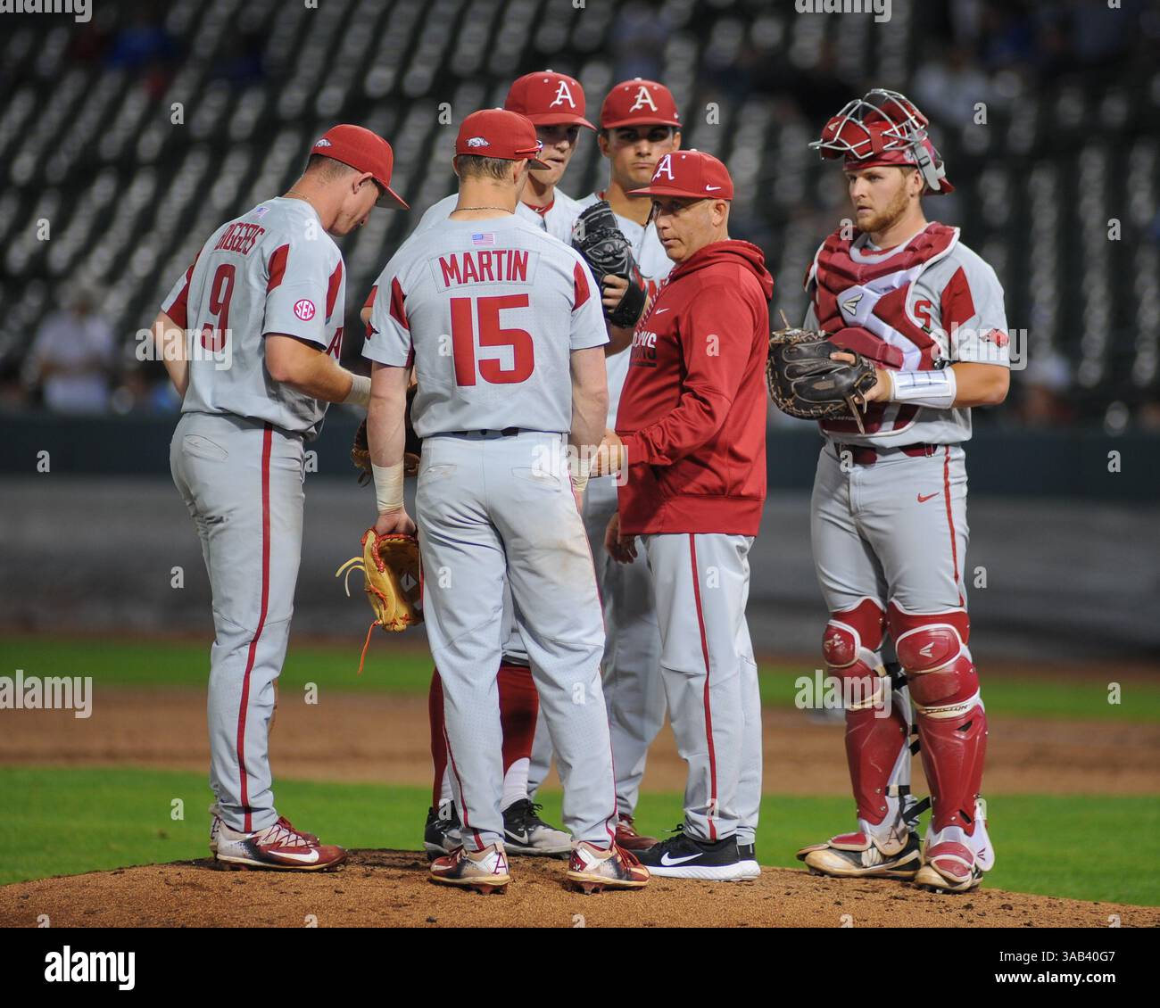 Arkansas razorbacks baseball team hi-res stock photography and images ...