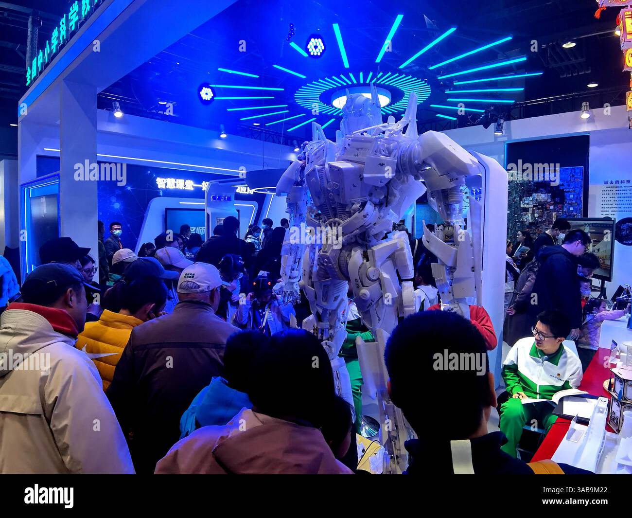 People visit the 2025 China Science Fiction Convention in Beijing ...