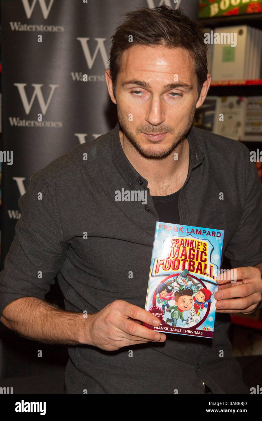 frank-lampard-signs-his-latest-children-s-book-frank-saves-christmas