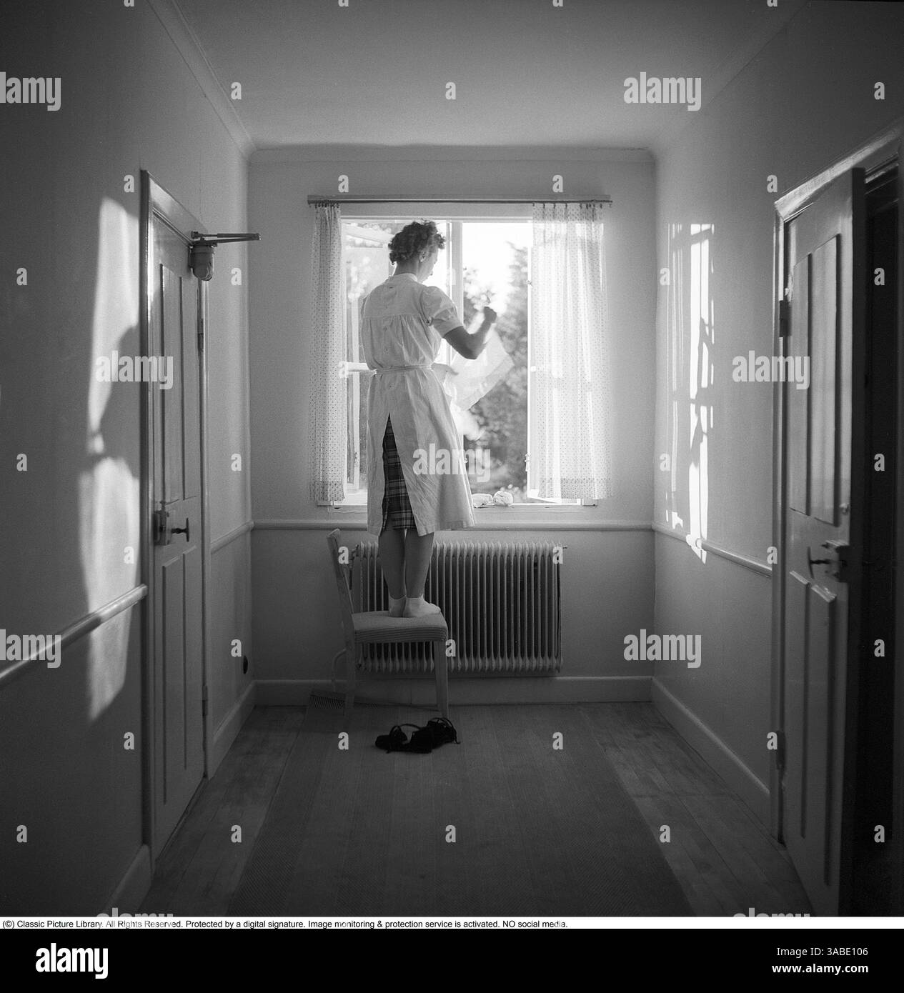 1950s curtains hi-res stock photography and images - Alamy, image size:1265x1390