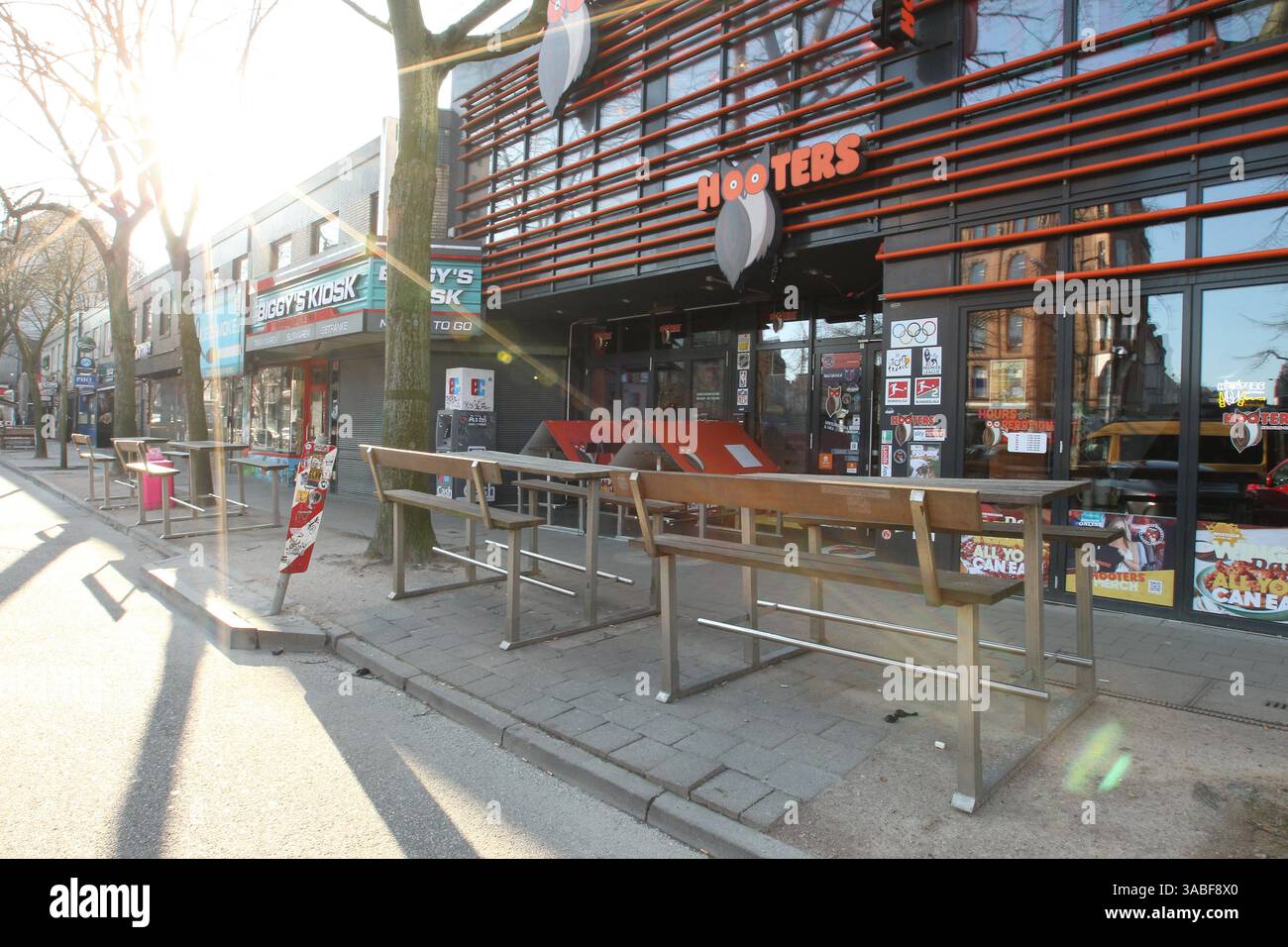 Filiale der US-Restaurantkette Hooters auf der Reeperbahn. St. Pauli Hamburg *** Branch of the US restaurant chain Hooters on the Reeperbahn St Pauli Hamburg Stock Photo