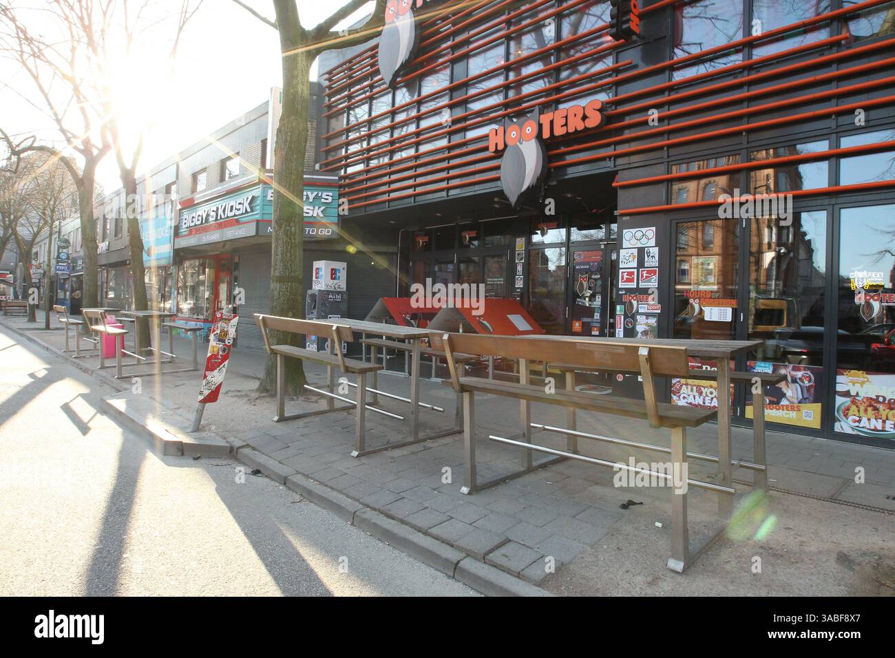 Filiale der US-Restaurantkette Hooters auf der Reeperbahn. St. Pauli Hamburg *** Branch of the US restaurant chain Hooters on the Reeperbahn St Pauli Hamburg Stock Photo