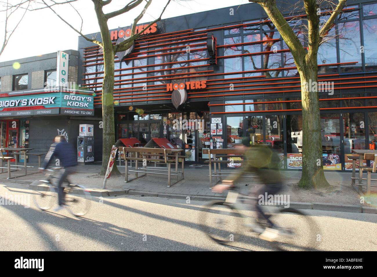 Filiale der US-Restaurantkette Hooters auf der Reeperbahn. St. Pauli Hamburg *** Branch of the US restaurant chain Hooters on the Reeperbahn St Pauli Hamburg Stock Photo