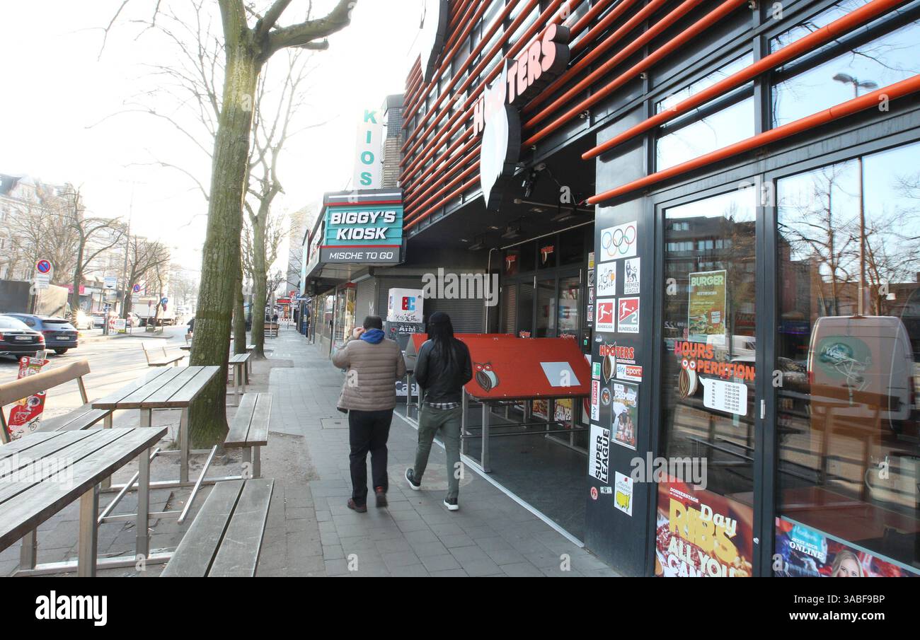 Filiale der US-Restaurantkette Hooters auf der Reeperbahn. St. Pauli Hamburg *** Branch of the US restaurant chain Hooters on the Reeperbahn St Pauli Hamburg Stock Photo