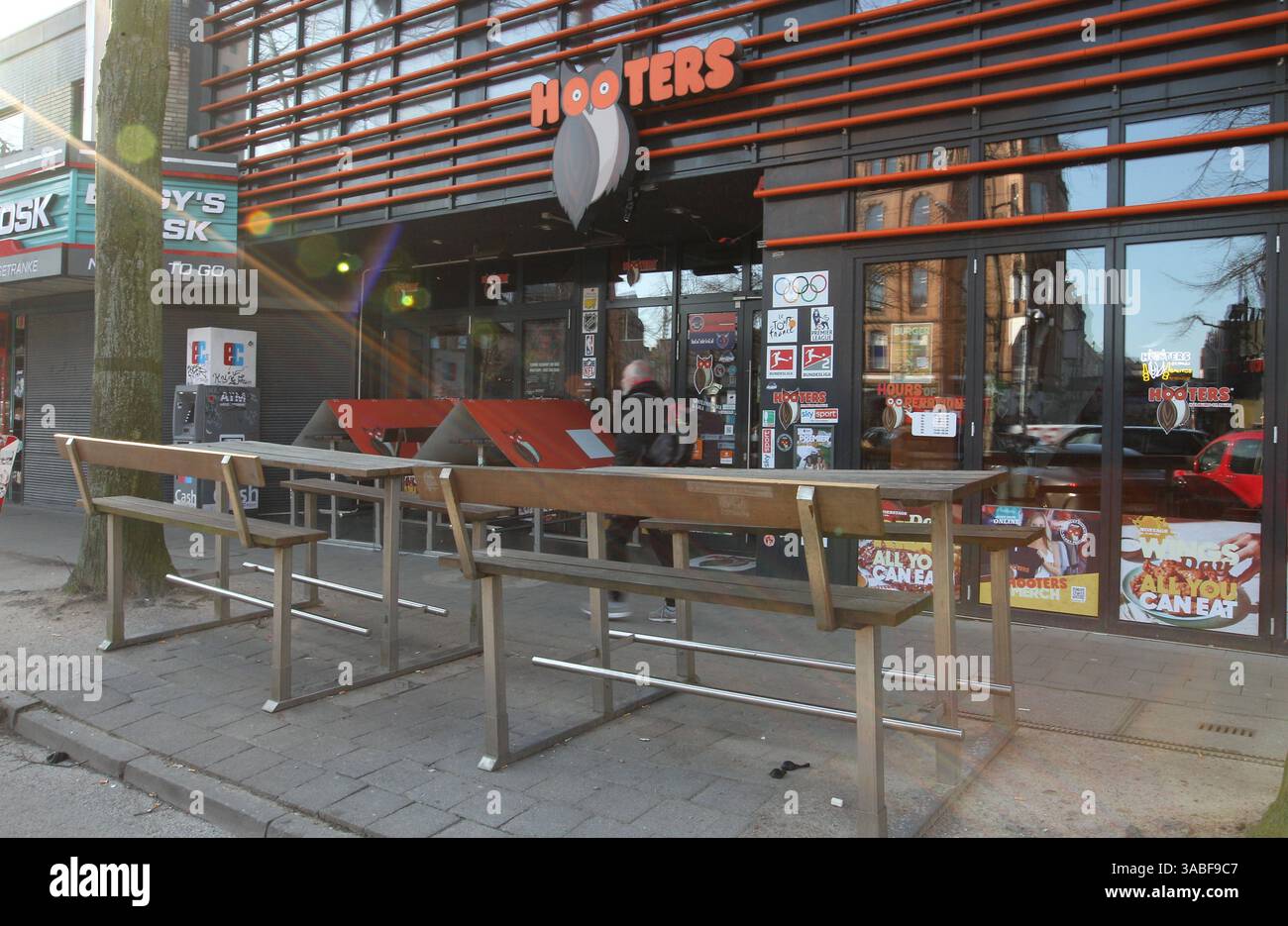 Filiale der US-Restaurantkette Hooters auf der Reeperbahn. St. Pauli Hamburg *** Branch of the US restaurant chain Hooters on the Reeperbahn St Pauli Hamburg Stock Photo