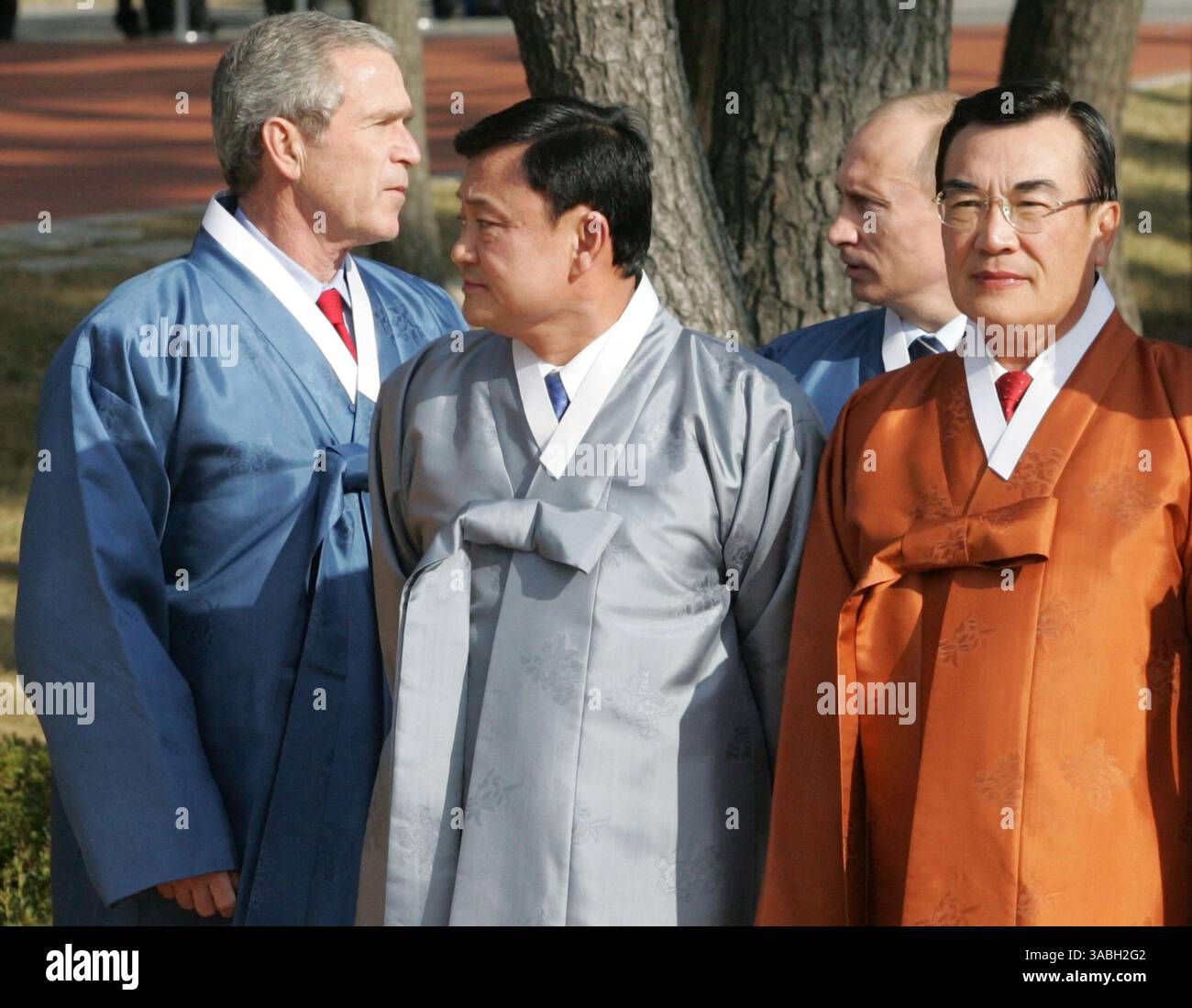 Leaders of APEC summit in national Korean clothes during announcement ...