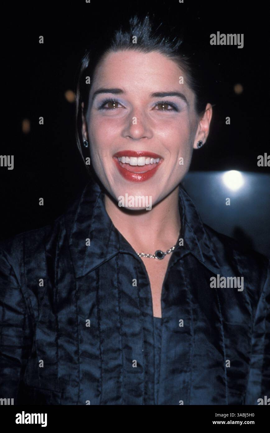2000 neve campbell hi-res stock photography and images - Alamy