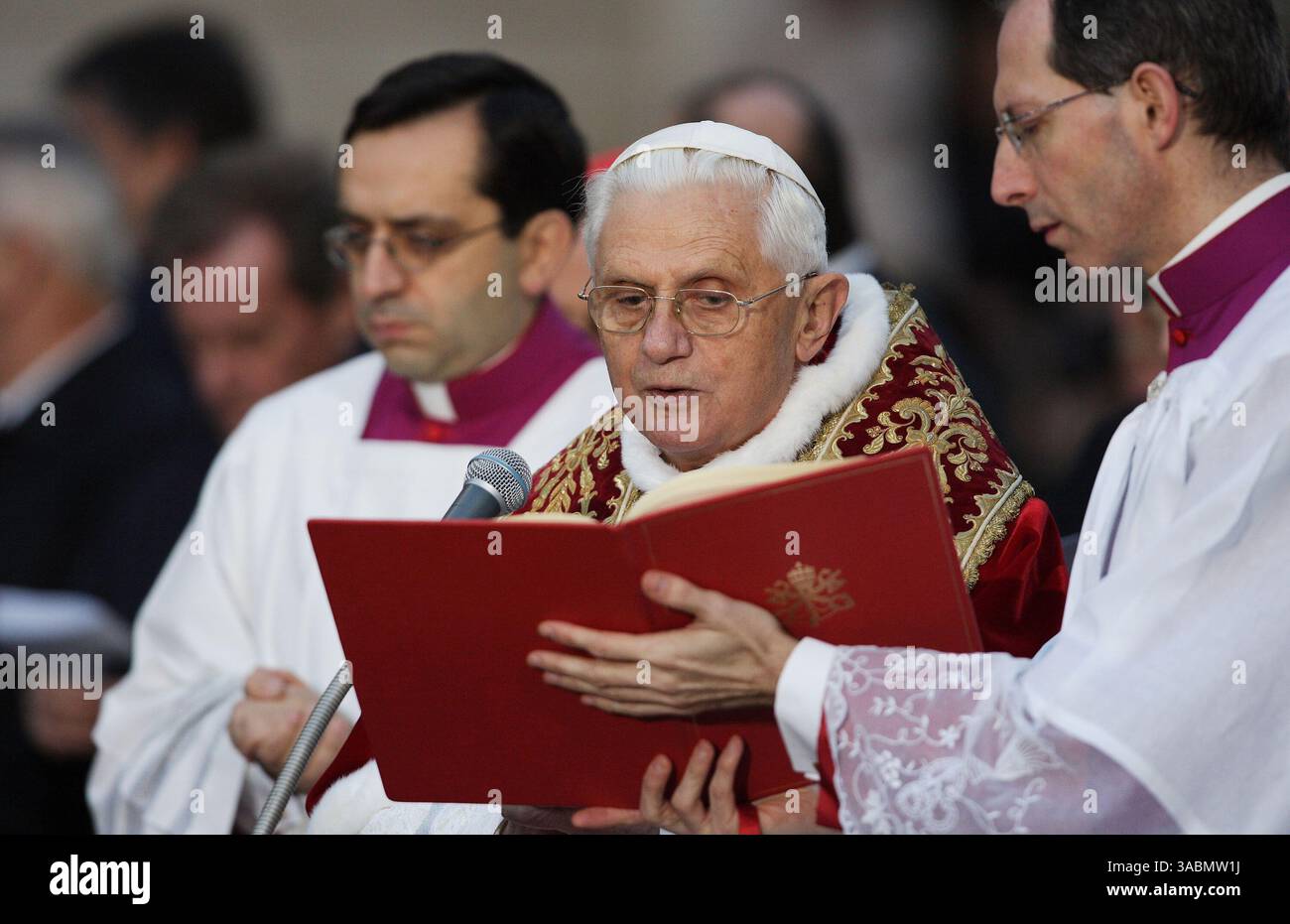 Dec 08, 2007 - Rome, Italy - Pope BENEDICT XVI for the solemnity of the ...