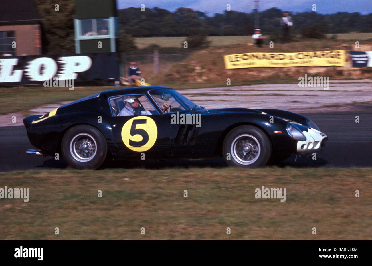 Mike Parkes (GBR) Ferrari 250 GTO Berlinetta finished third..Tourist ...