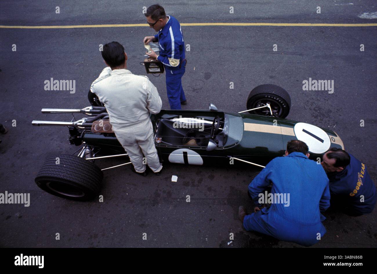 Brabham BT24 with pilot 1 Jack Brabham F1 2ème Mexique 1967 GP Replicas