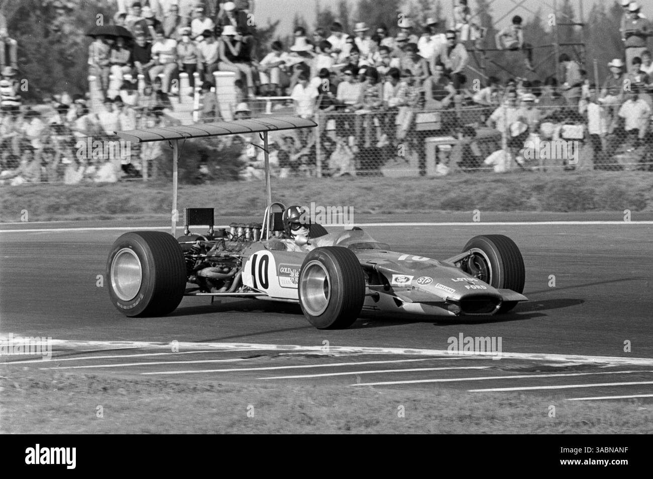 Graham hill 1968 hi-res stock photography and images - Alamy