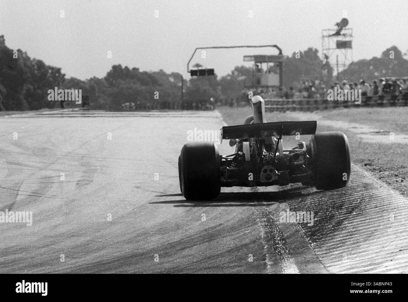 A car rises up the steep curbing..Argentinean Grand Prix, Rd1, Buenos Aires, Argentina, 13 January 1974. (Credit Image: ©Sutton Motorsports/ZUMA Press) Stock Photo