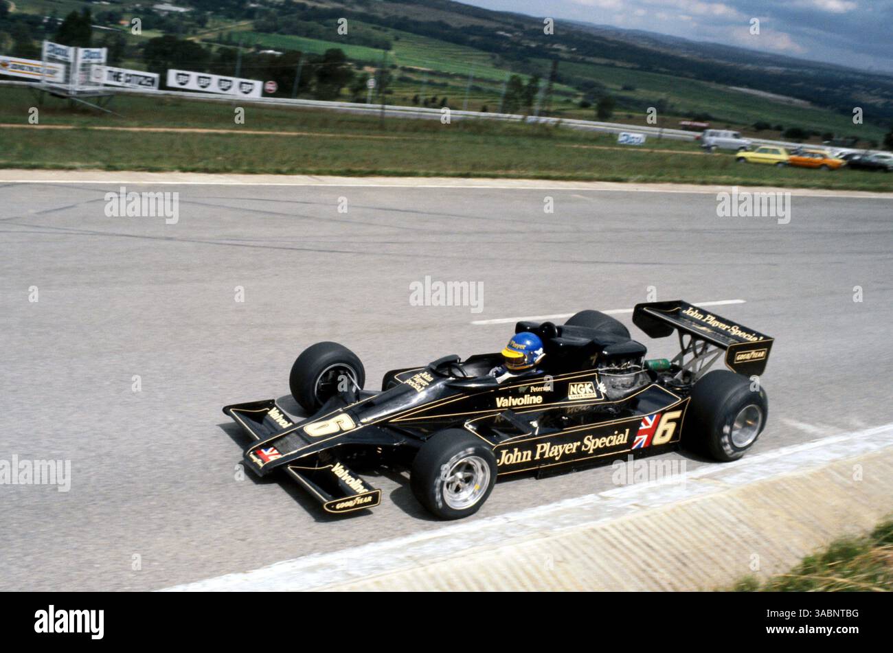 Ronnie Peterson (SWE) Lotus 78 came from eleventh on the grid to