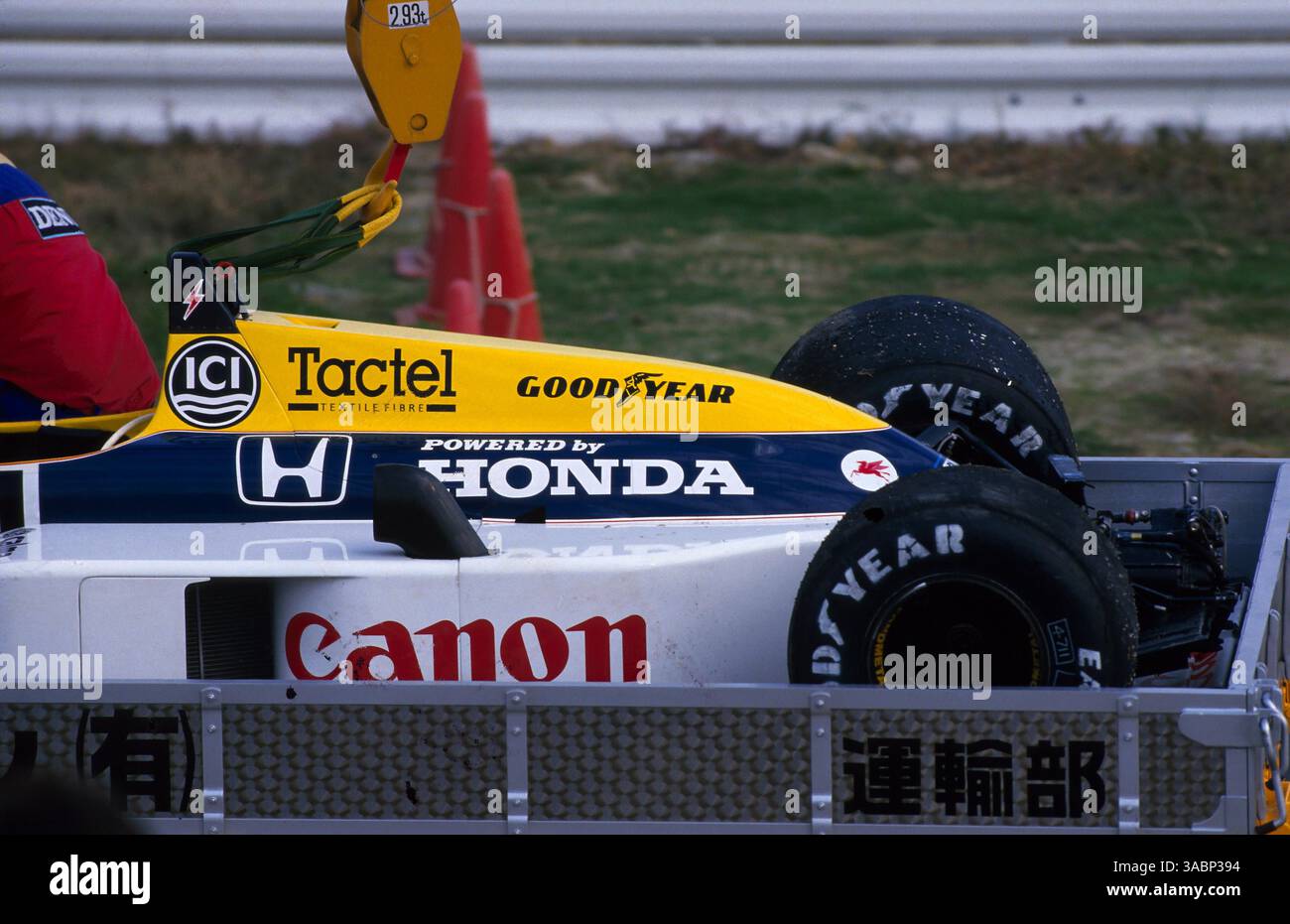 Nigel Mansell in the WIlliams FW11B during qualifying for