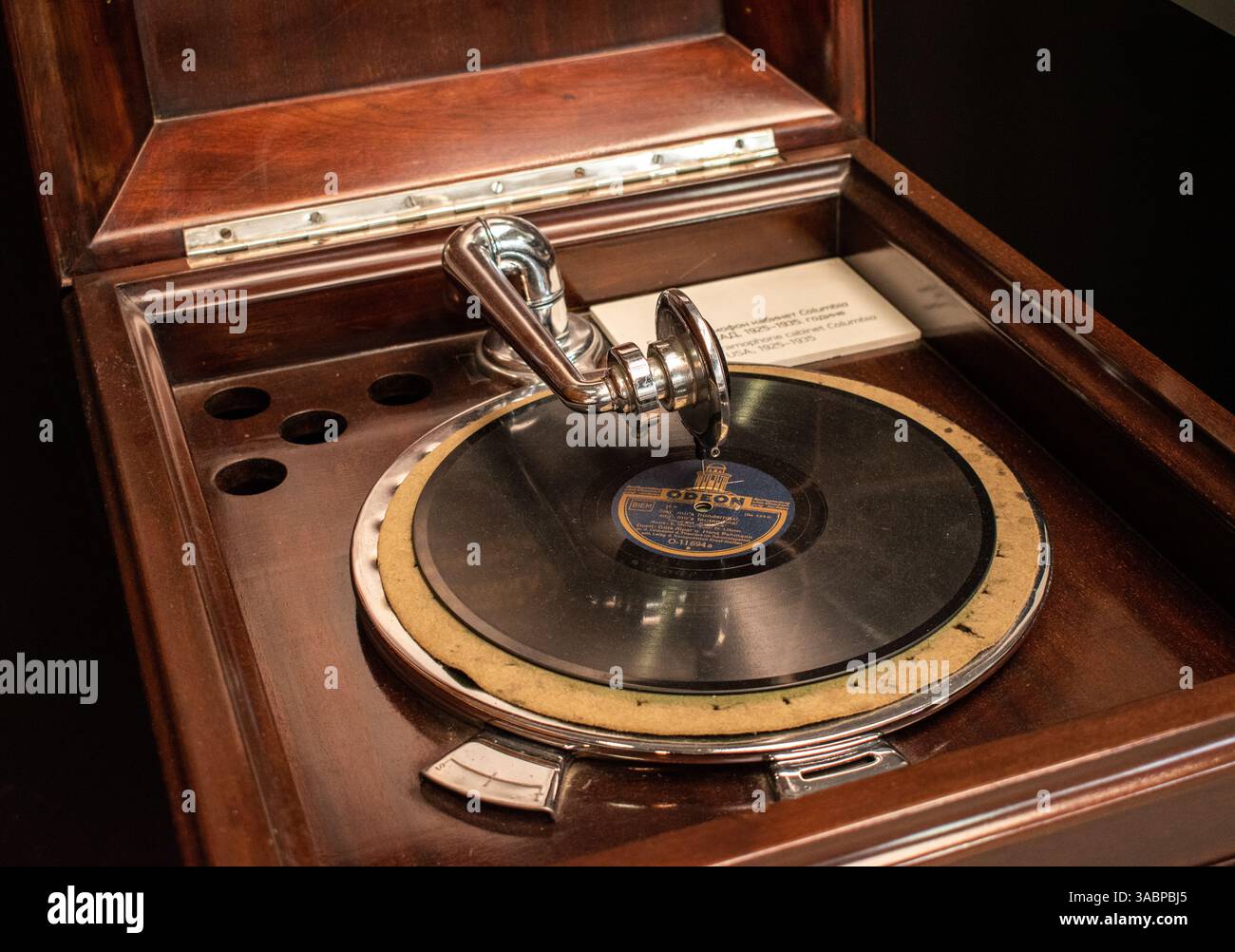 Vintage record player vinyl hi-res stock photography and images - Alamy