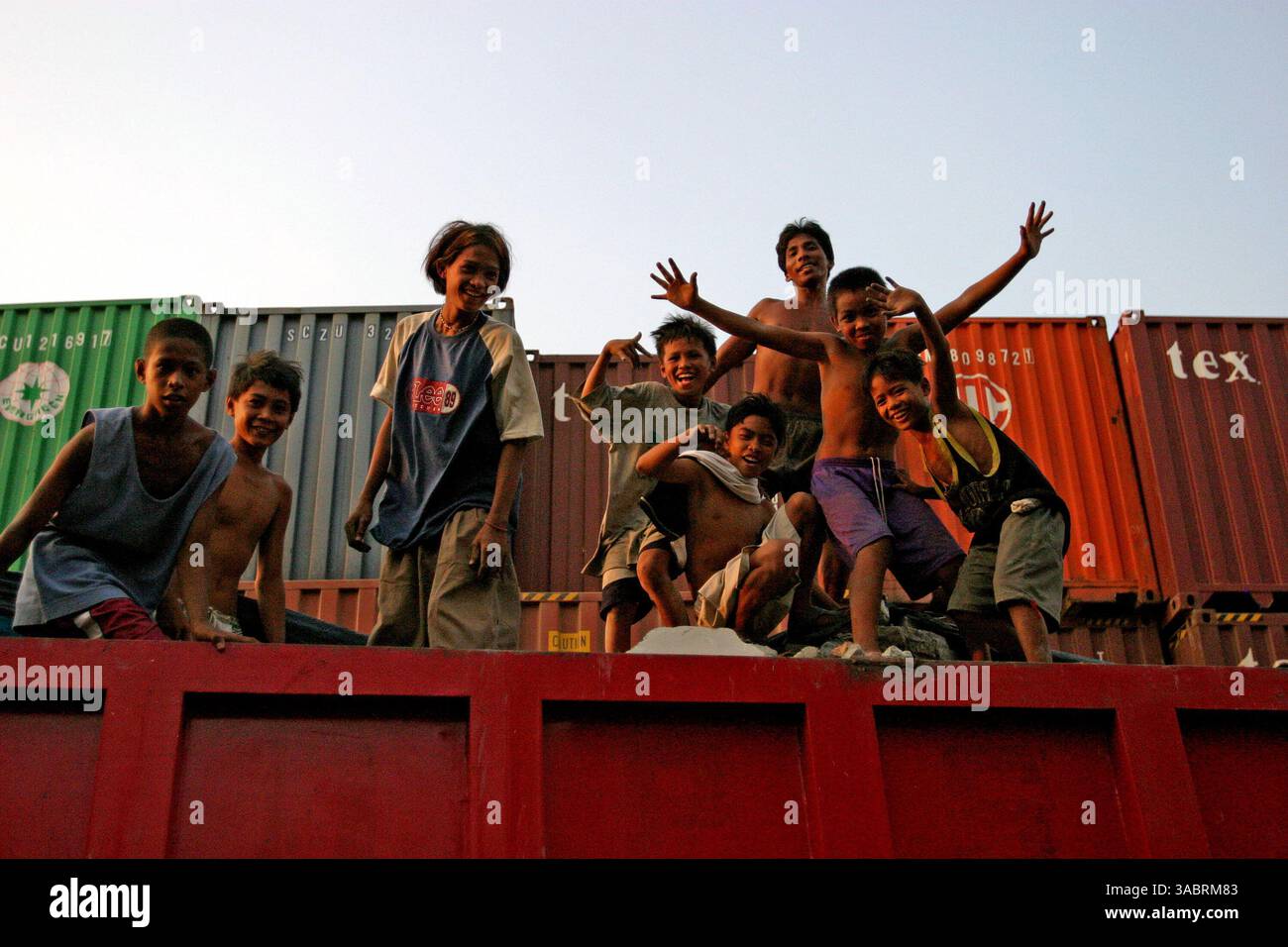 Container Slum Apr 19, 2004 - Manila, PHILIPPINES - Residents play on shipping ...