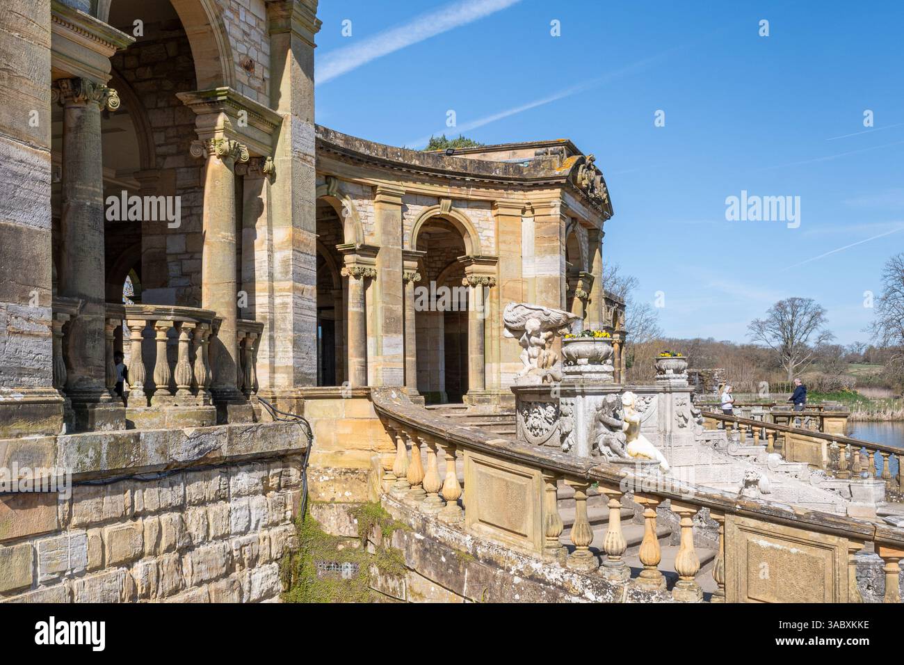 The loggia fountain, in the Italian Garden at Hever Castle, Kent, England, UK. Based on the Trevi fountain in Rome. Stock Photo