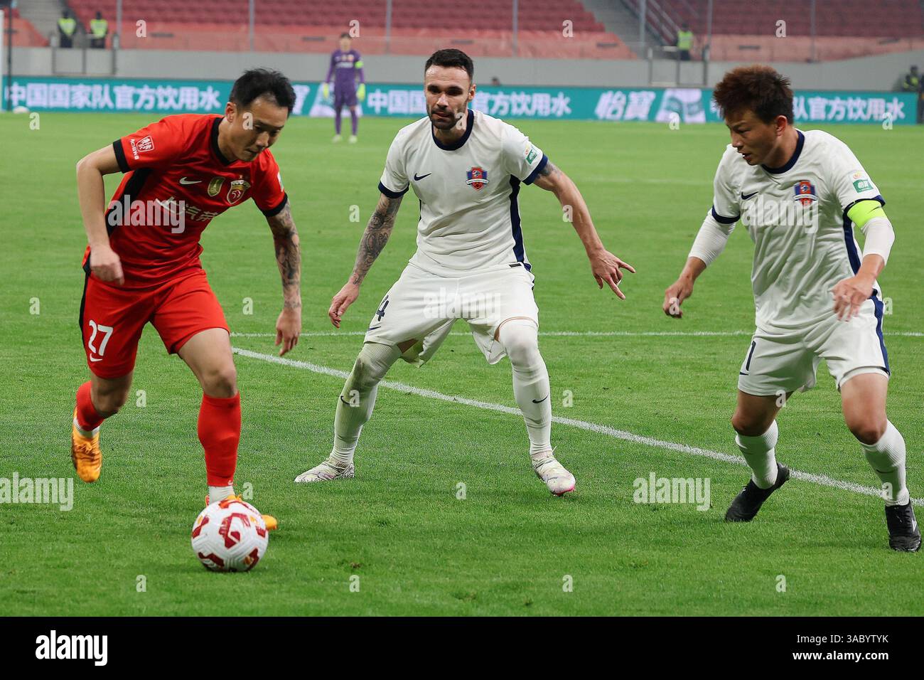 Shanghai Port Football Club defeated Meizhou Hakka Football Club with 2 ...