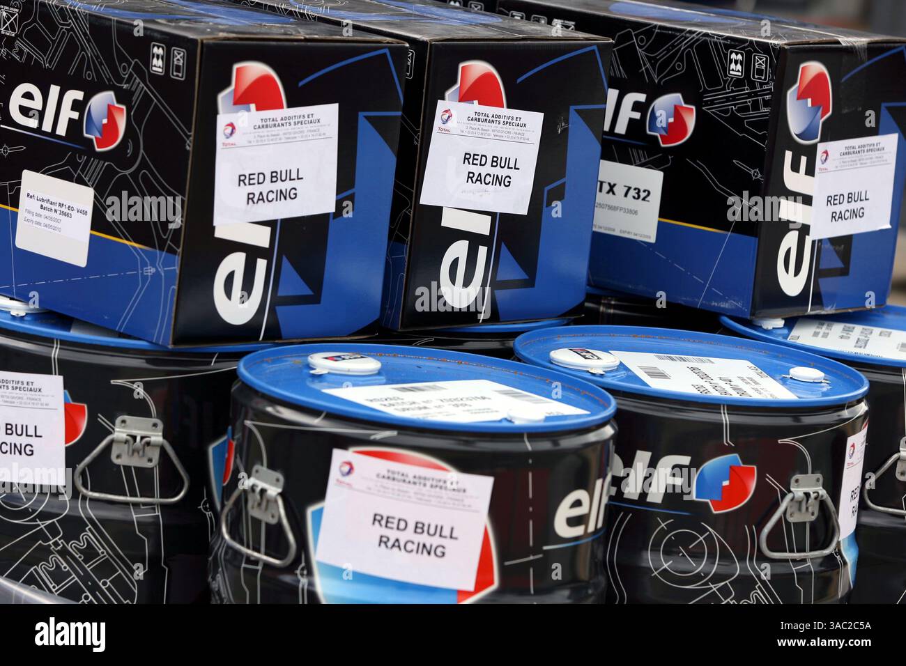 Elf fuel hi-res stock photography and images - Alamy Elf fuel hi-res stock photography and images - Alamy