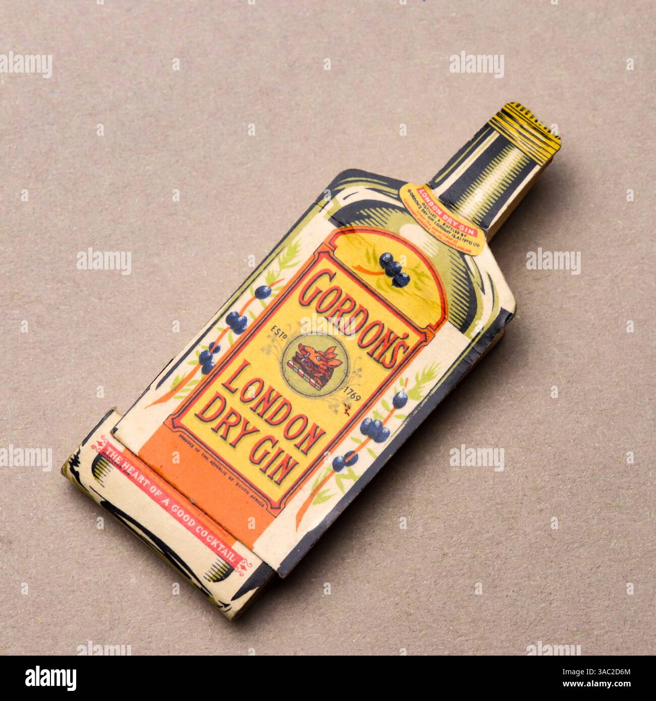 Gordon's gin 1960s hi-res stock photography and images - Alamy