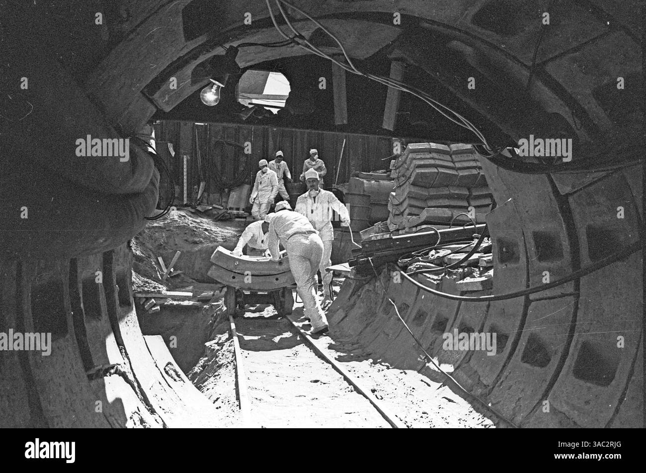 May 24, 1986 - Chernobyl, Ukraine - (File Photo) Workers from Tula ...