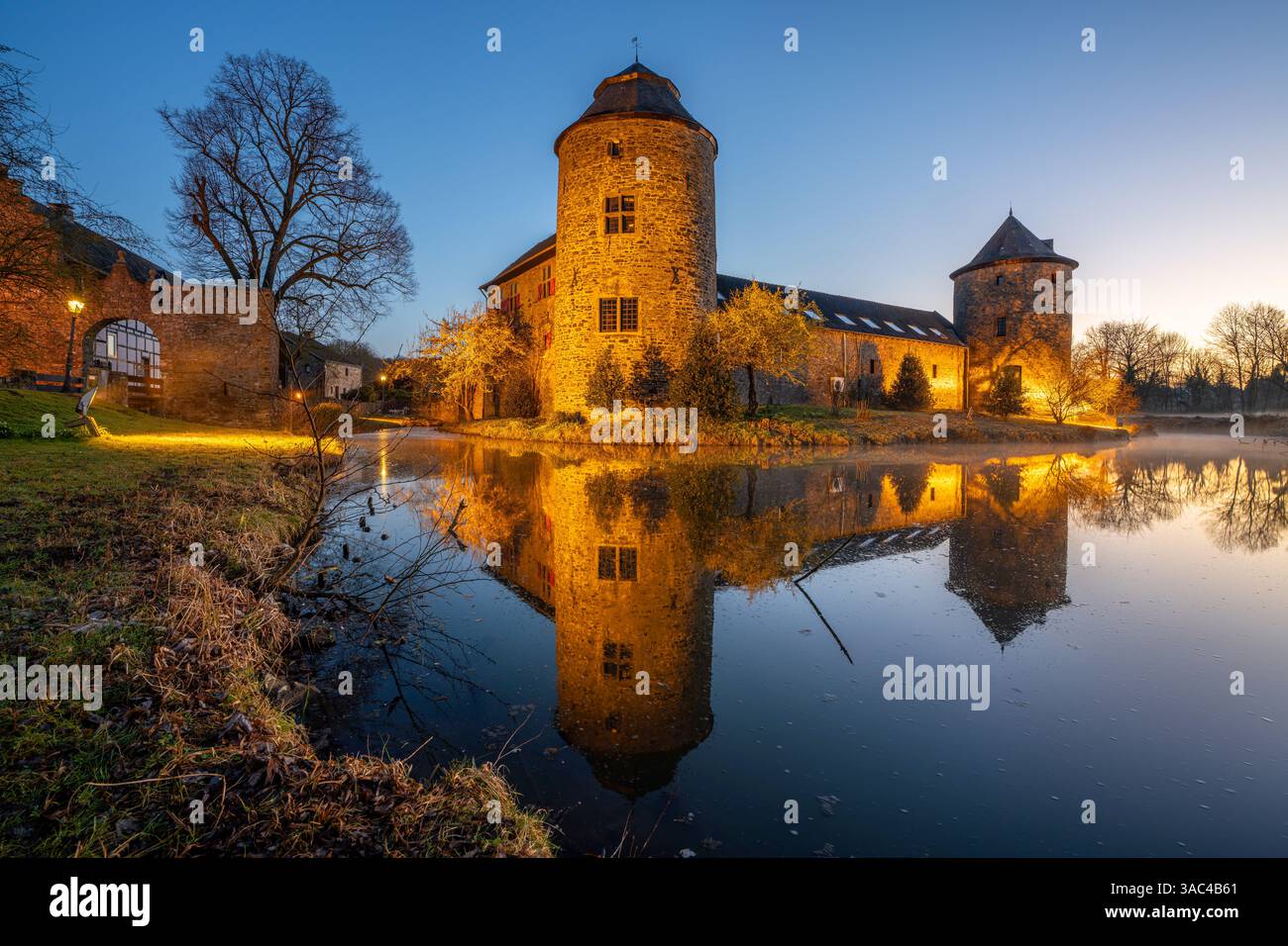 ratingen-germany-march-8-2025-historic-castle-house-to-house