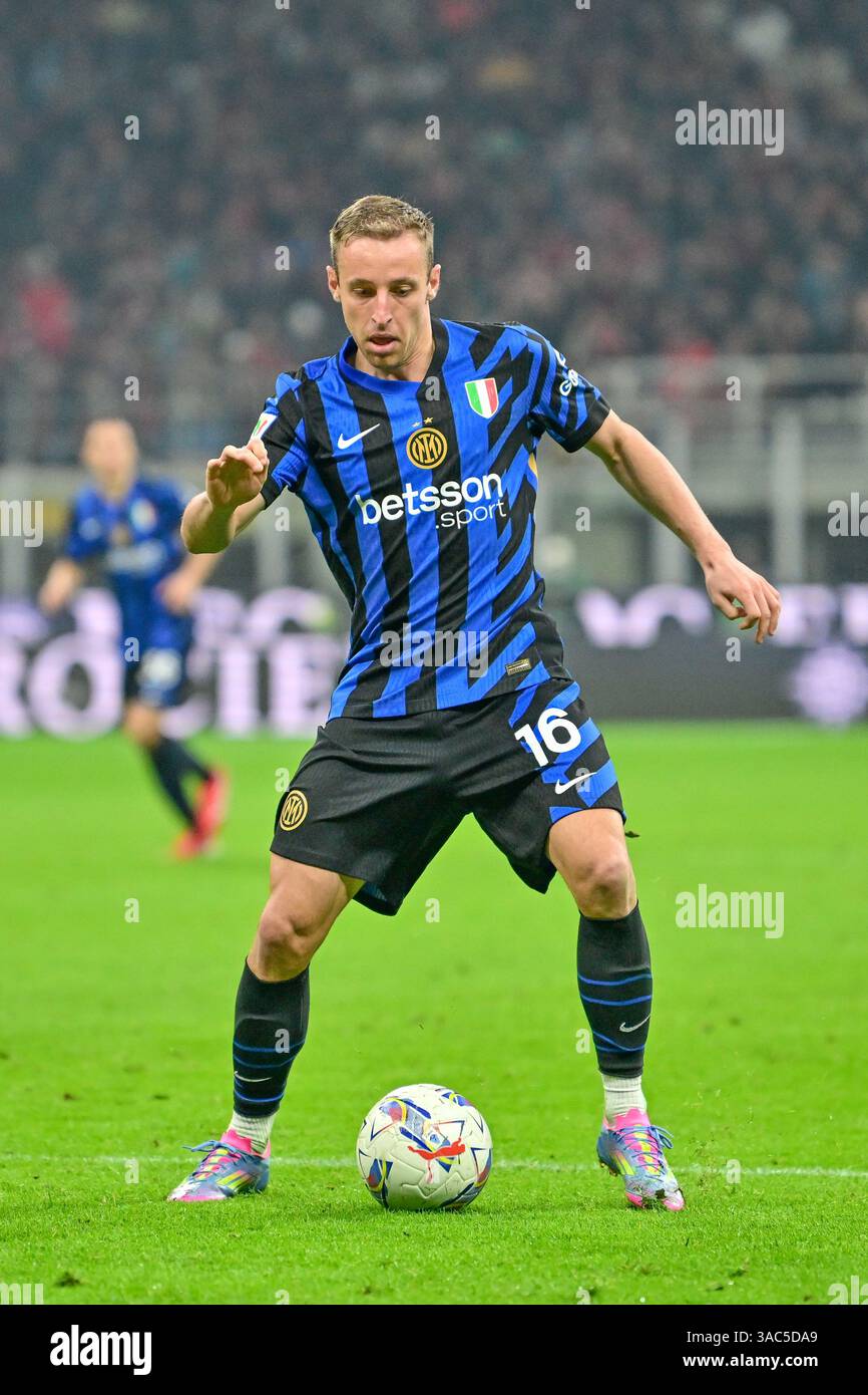 Milano, Italy. 02nd Mar, 2025. Davide Frattesi (16) of Inter seen ...
