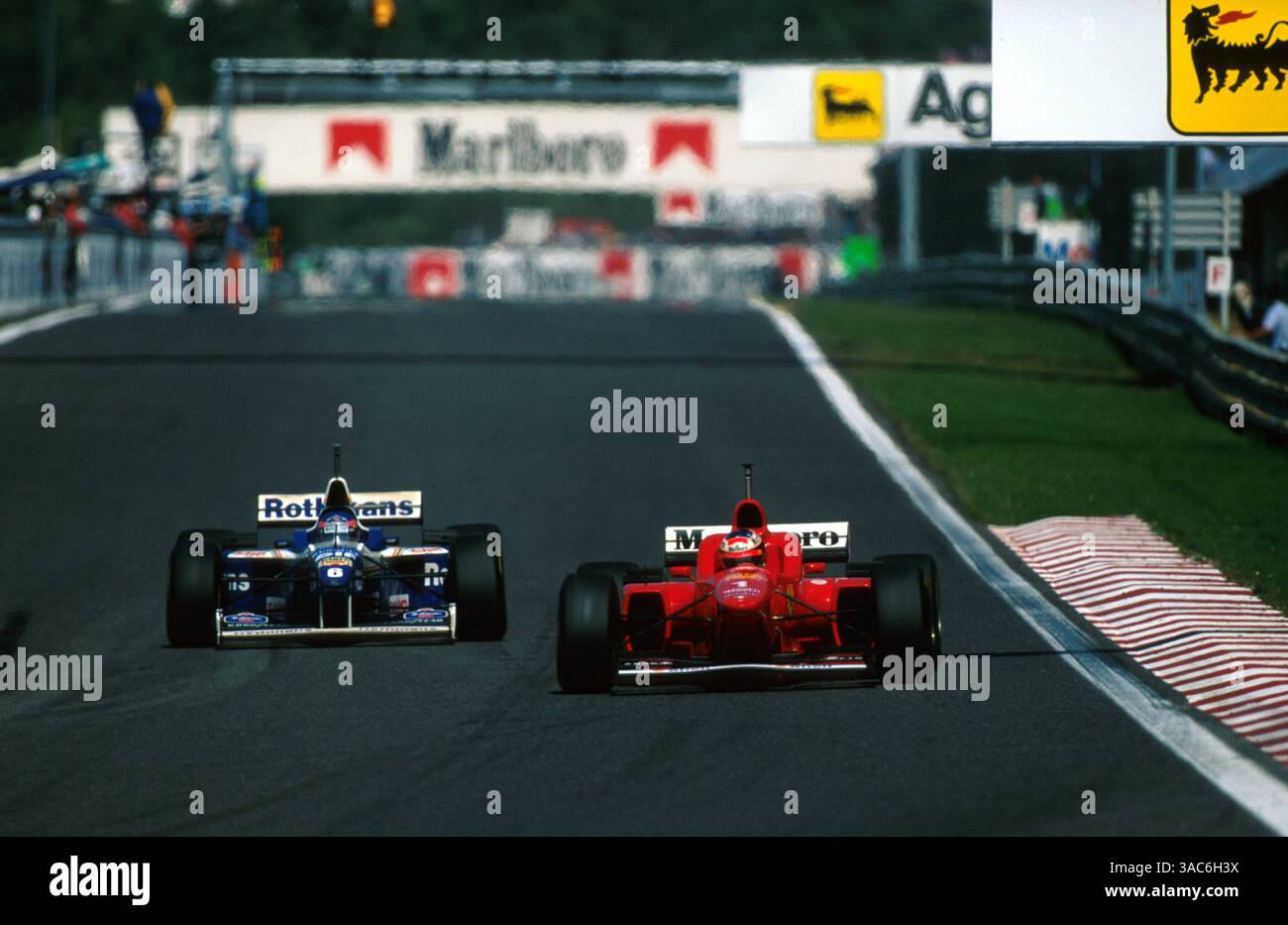 Race winner Jacques Villeneuve Williams FW18 pulled off a
