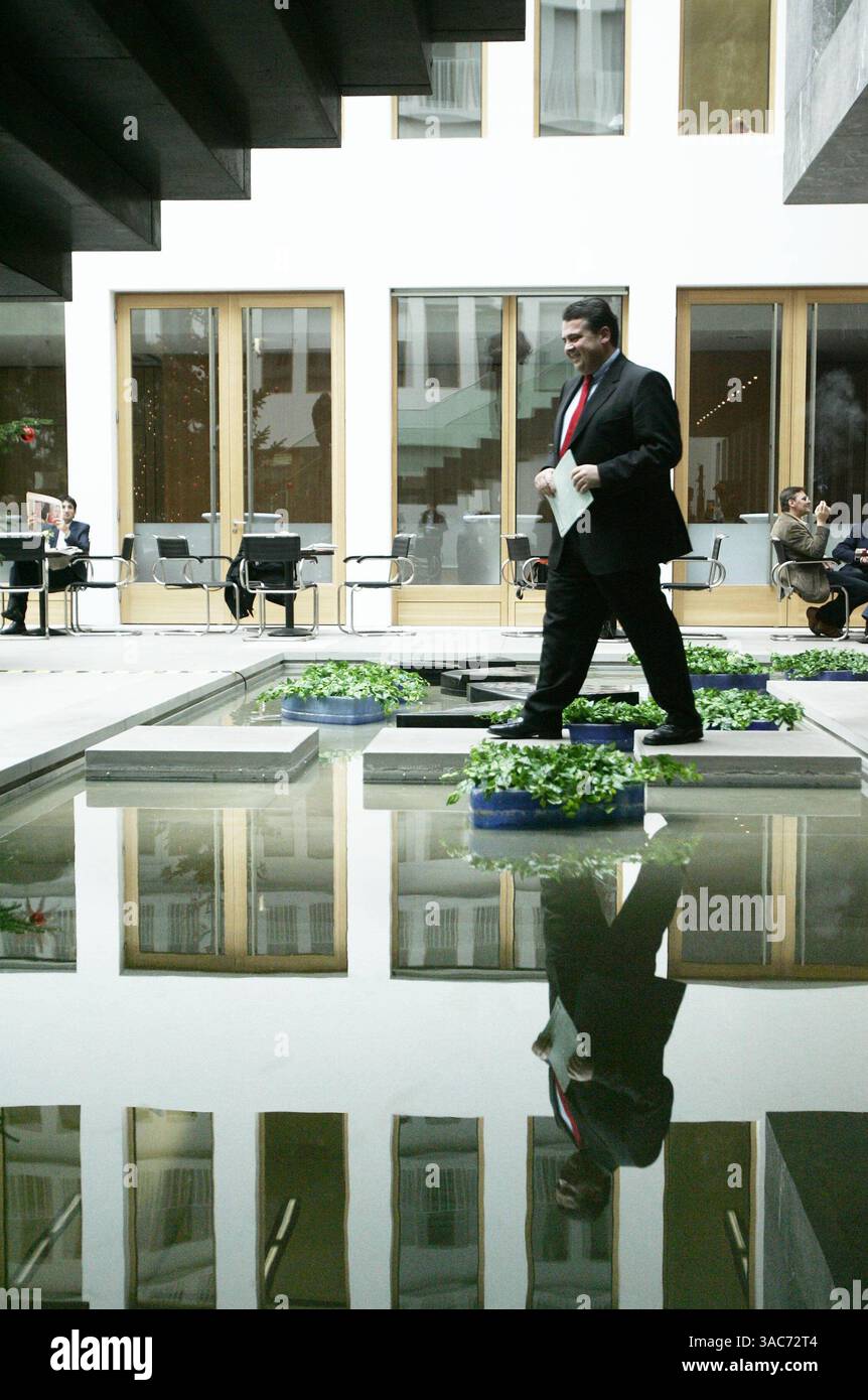 Nuclear convention hi-res stock photography and images - Alamy