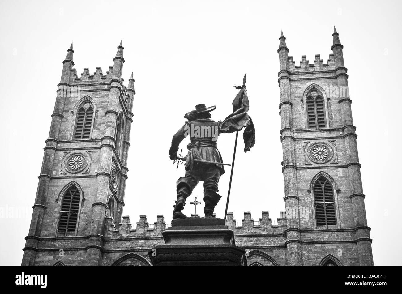 Statue Hoisting Historic reverence Black and White Stock Photos & Images - Alamy