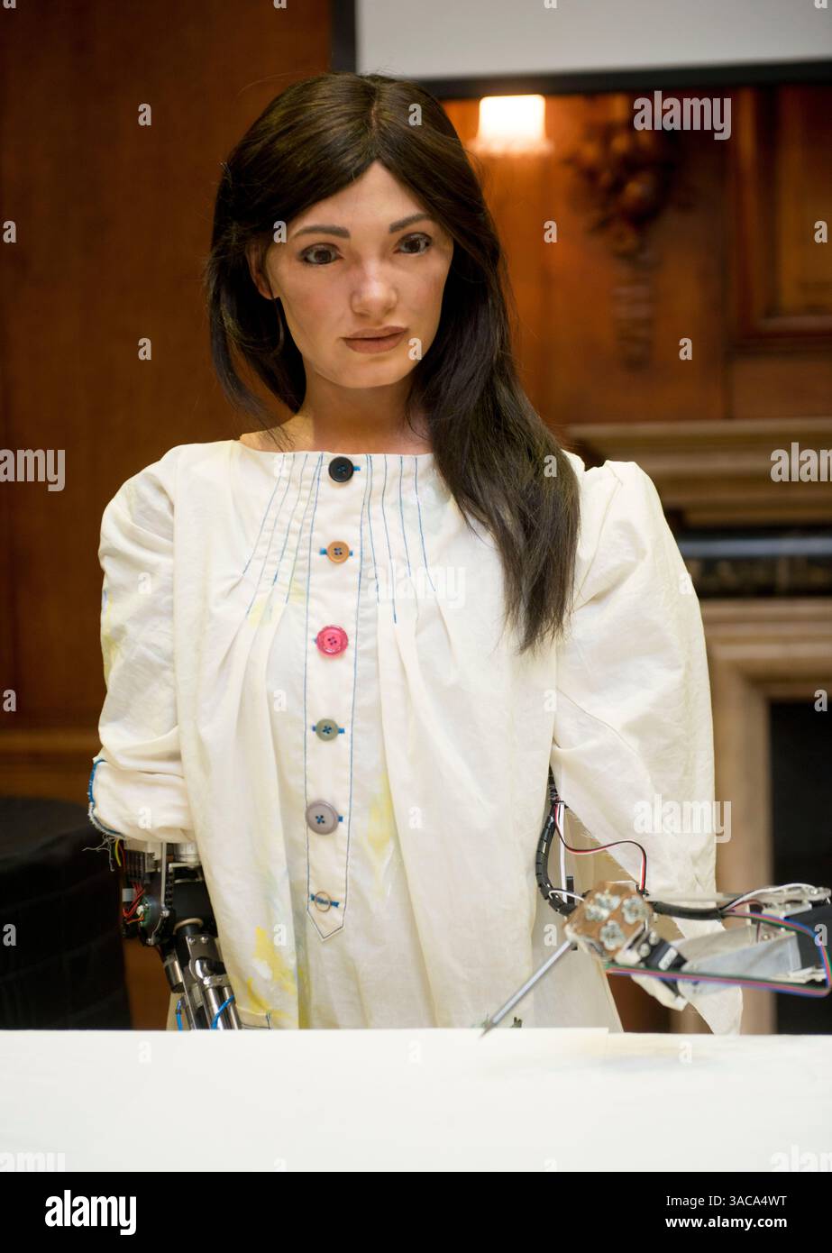 Worlds First Robot Worlds first humanoid robot hi-res stock photography and images - Alamy