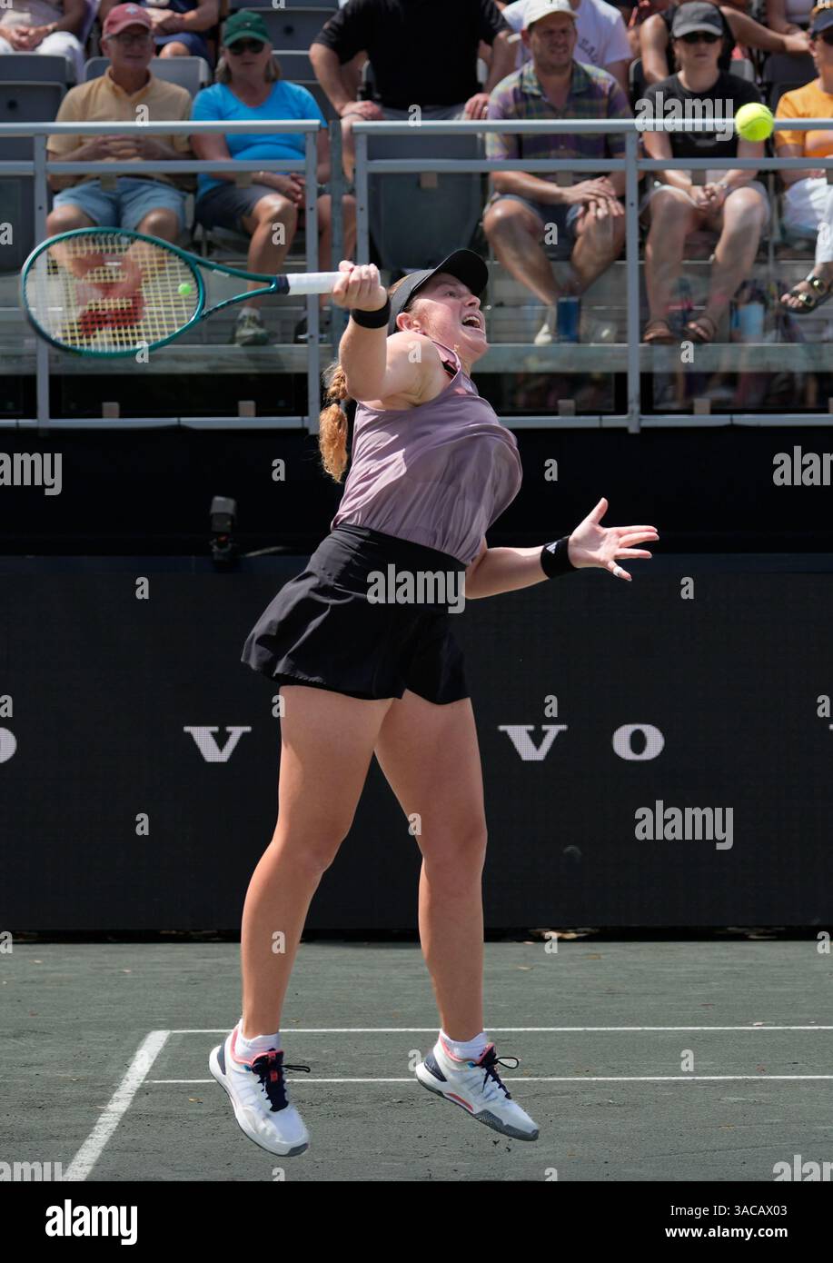 April 3, 2025: Jelena Ostapenko (LAT) loses to Danielle Collins (USA) 7-5, 6-3, at the Credit One Charleston Open being played at Credit One Staduim in Charleston, South Carolina, {USA} © Leslie Billman/Tennisclix/ (Credit Image: © Leslie Billman/Cal Sport Media) Stock Photo