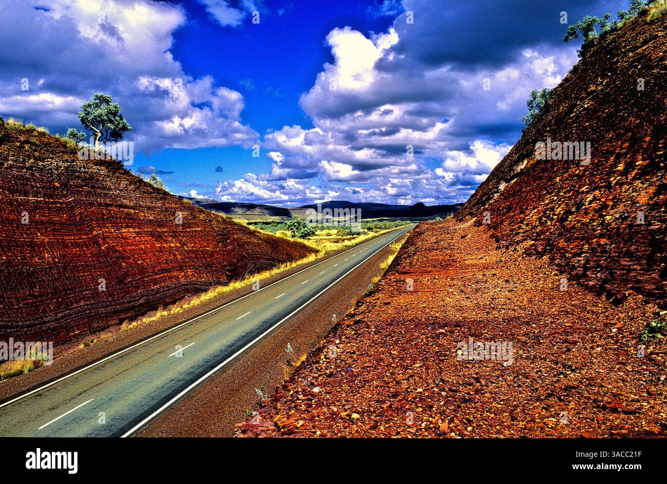 Great Northern Highway through Munjina National Park, Pilbara, Northwest Australia Stock Photo