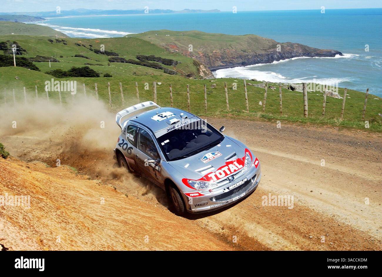 Photo WRC – Rallye Catalogne 2002 – Gilles Panizzi Peugeot 206 WRC