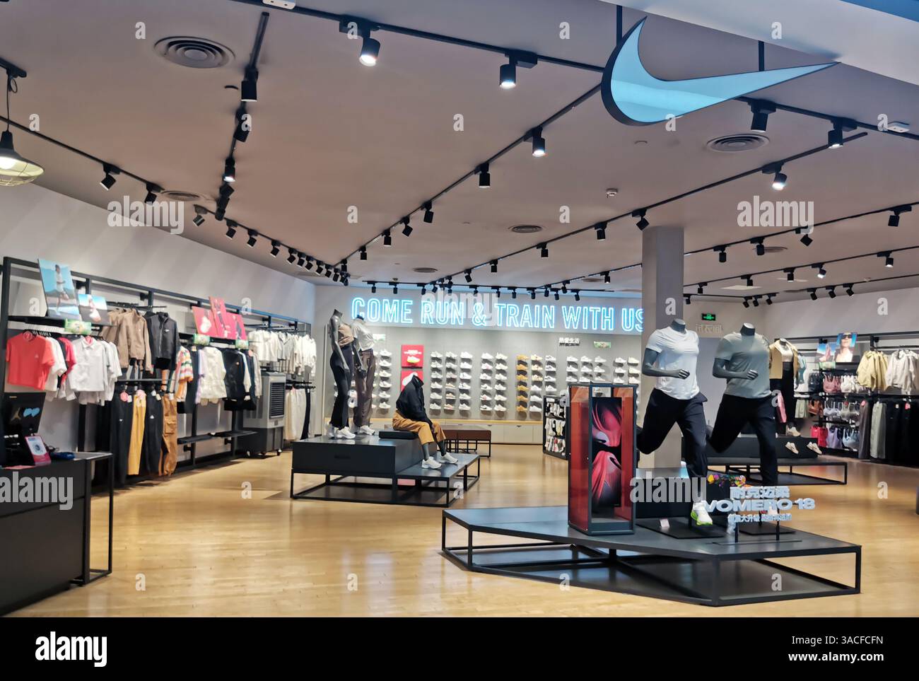 stores that sell nike products