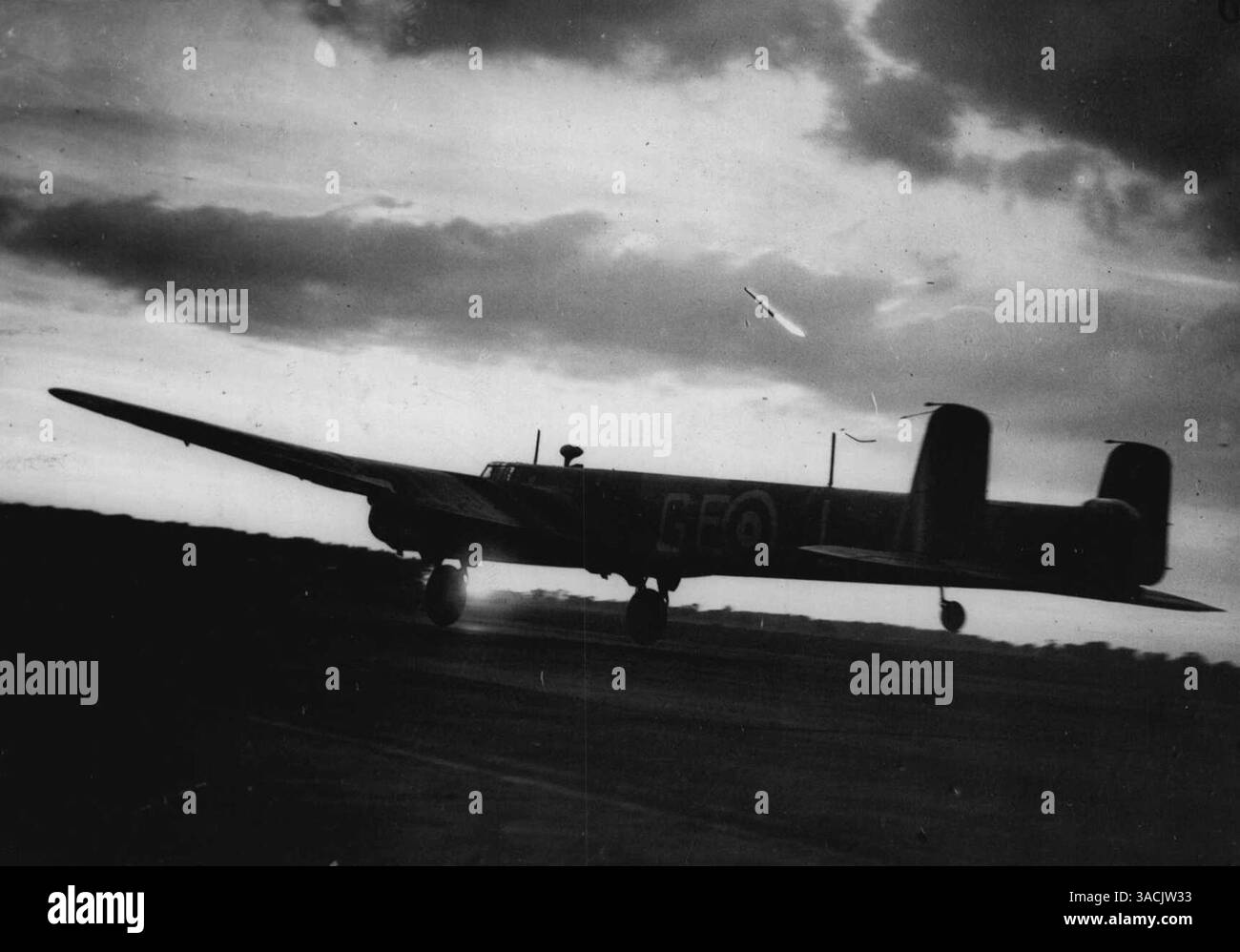 Aircraft raf british official Black and White Stock Photos & Images - Alamy