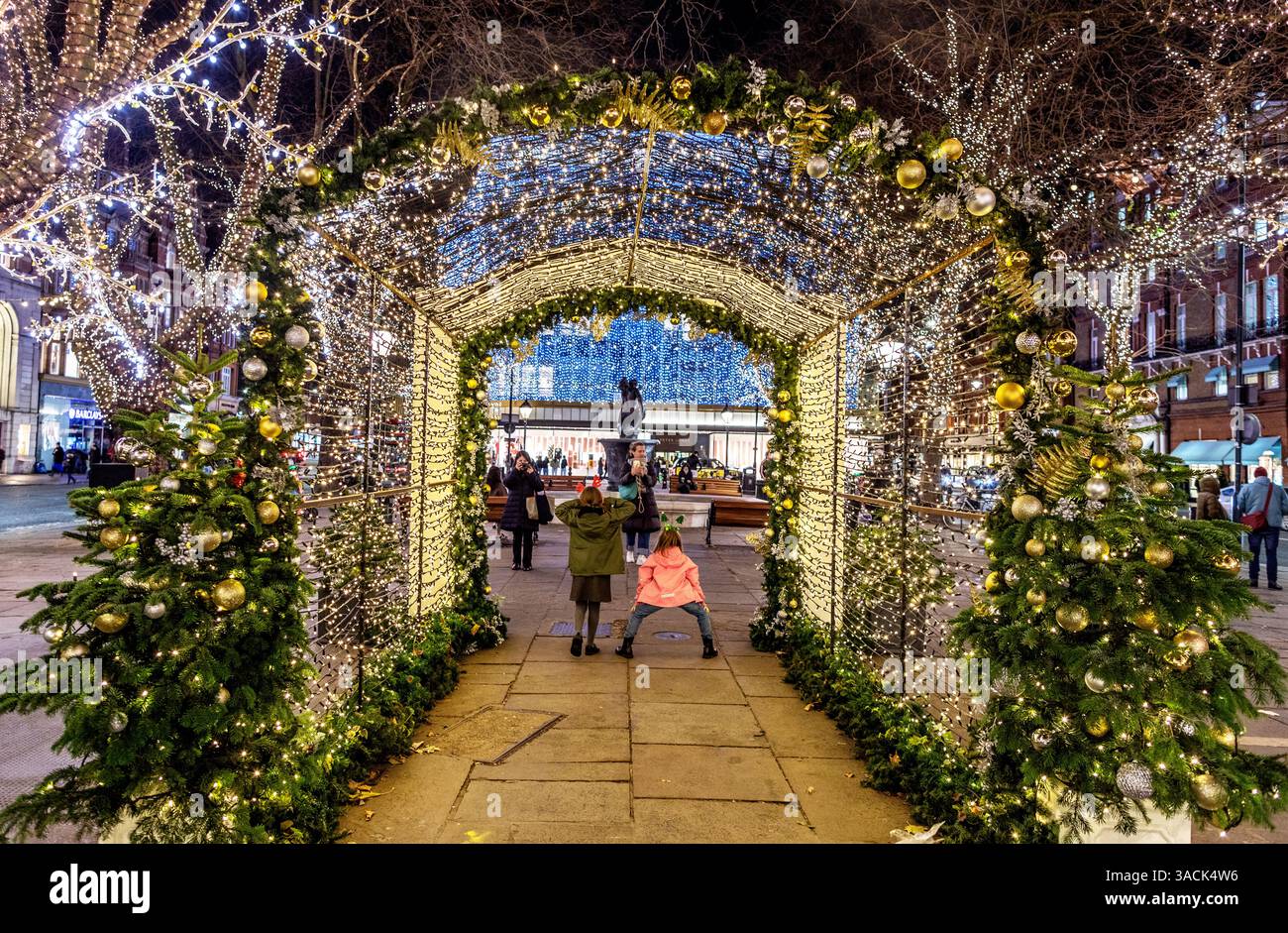 London sloane square hi-res stock photography and images - Alamy