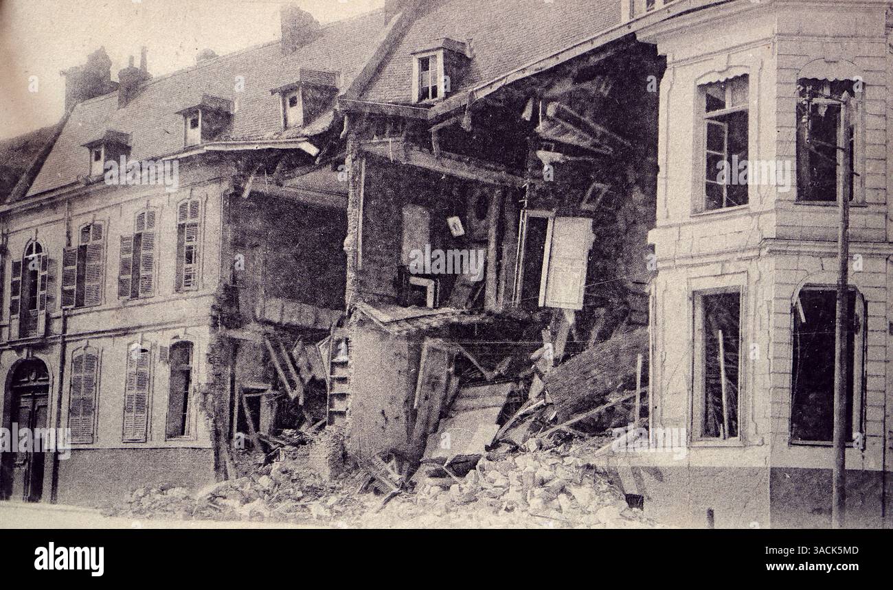 Guerre 14-18 photo 1916 église bombardée à St Hilaire (Marne)