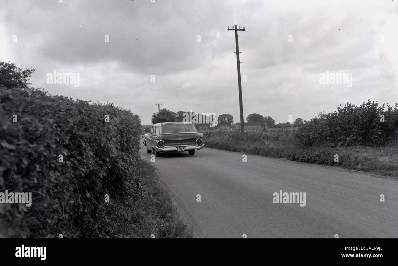 1950s, historical, a large American estate car or station wagon on the road near Bicester, Oxford, England, UK. On the rear writing says 'US Air Force'. There was a large American base of the US Air Force at Upper Heyford, Oxfordshire, originally a RAF as a bomber base before it was assigned to the USAF. Stock Photo