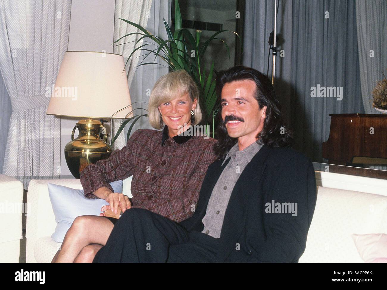 Linda evans yanni hi res stock photography and images Alamy