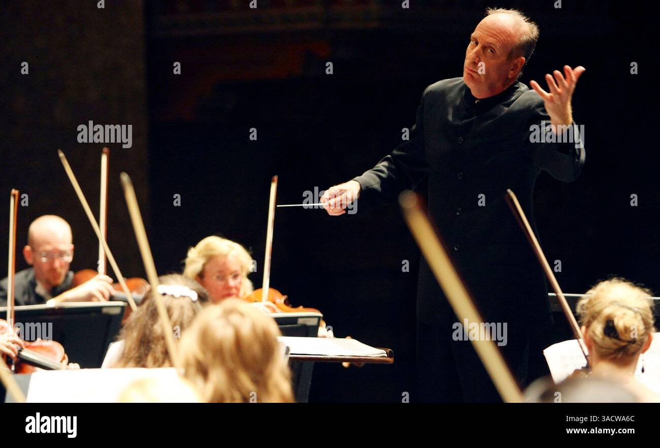 May 31, 2008 - San Antonio, Texas, USA - LARRY RACHLEFF conducts the ...