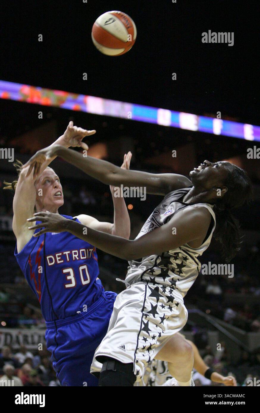 San Antonio Silver Stars' Katie Feenstra, right, goes to the San Antonio Silver Stars' Katie Feenstra, right, goes to the