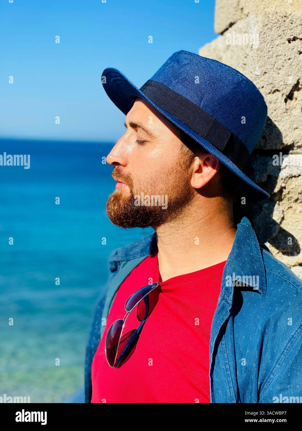 Thoughtful Man On The Sea Large Portrait Stock Photo Alamy thoughtful-man-on-the-sea-large-portrait-stock-photo-alamy
