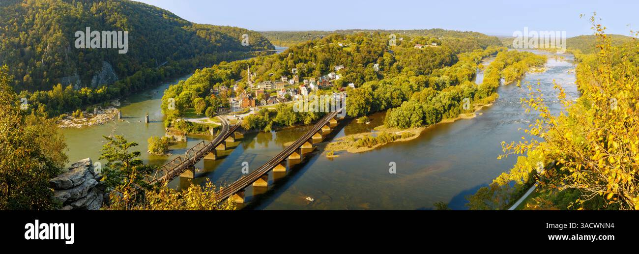 Panoramic view of Harpers Ferry and the confluence of the Shenandoah and Potomac Rivers from the Maryland Heights overlook in Harpers Ferry National Historical Park, Jefferson County, West Virginia, USA Stock Photo