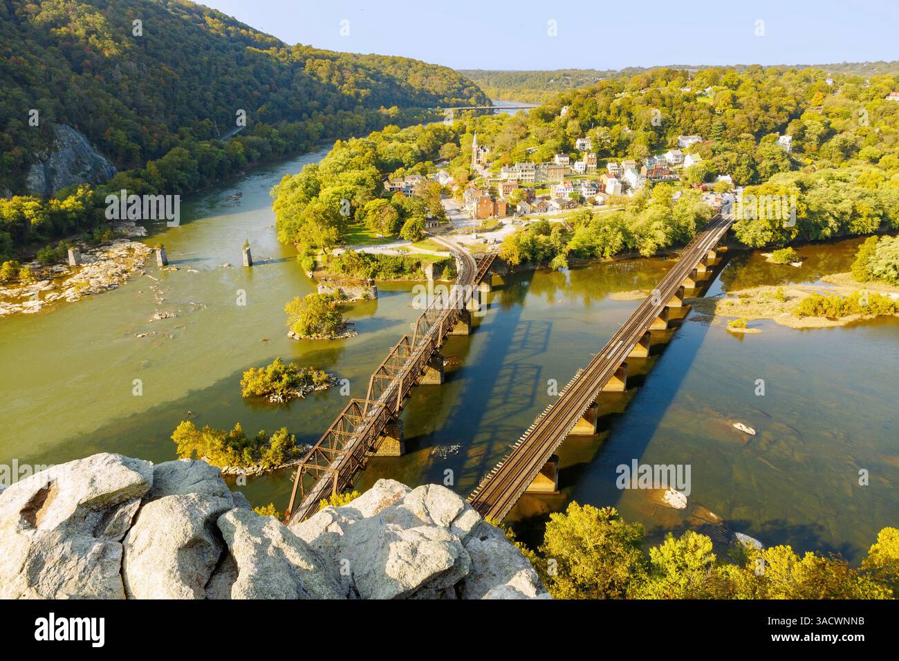 Panoramic view of Harpers Ferry and the confluence of the Shenandoah and Potomac Rivers from the Maryland Heights overlook in Harpers Ferry National Historical Park, Jefferson County, West Virginia, USA Stock Photo