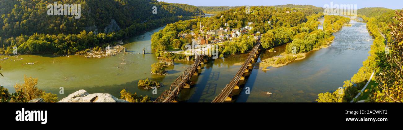 Panoramic view of Harpers Ferry and the confluence of the Shenandoah and Potomac Rivers from the Maryland Heights overlook in Harpers Ferry National Historical Park, Jefferson County, West Virginia, USA Stock Photo