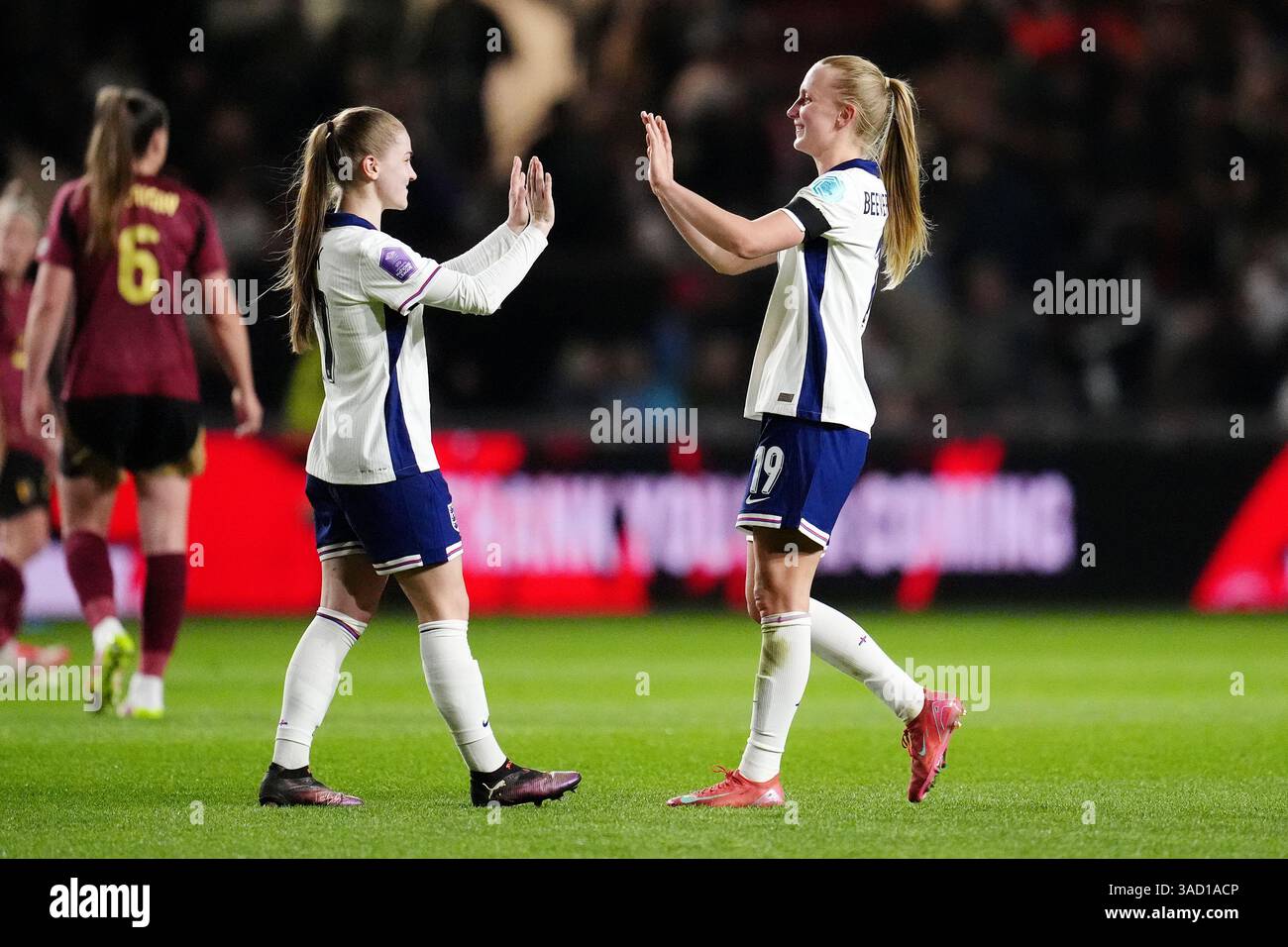 England's Aggie Beever-Jones (right) and England's Jess Park celebrate ...