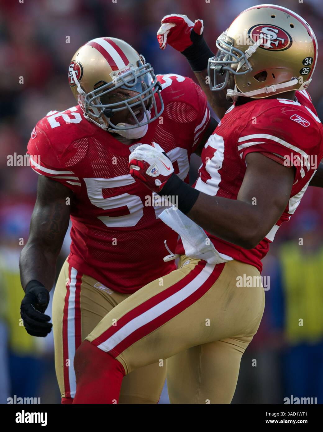 Quite a 24 hours for former superstar #49ers LBs — Patrick Willis to the  Hall of Fame, NaVorro Bowman to the #Chargers as a coach., image size:1040x1390