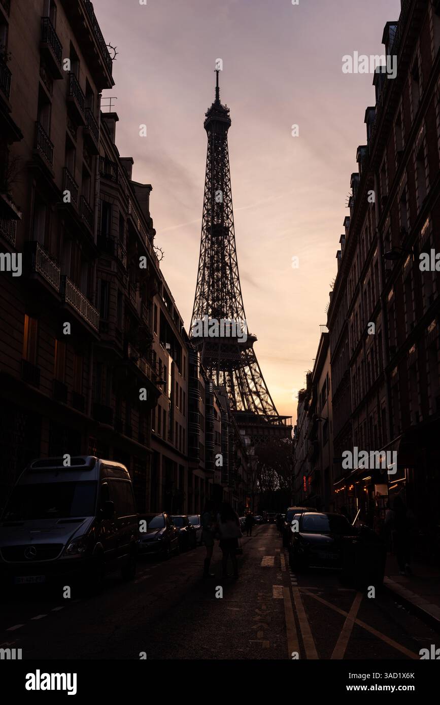 Paris street eiffel tower background hi-res stock photography and ...