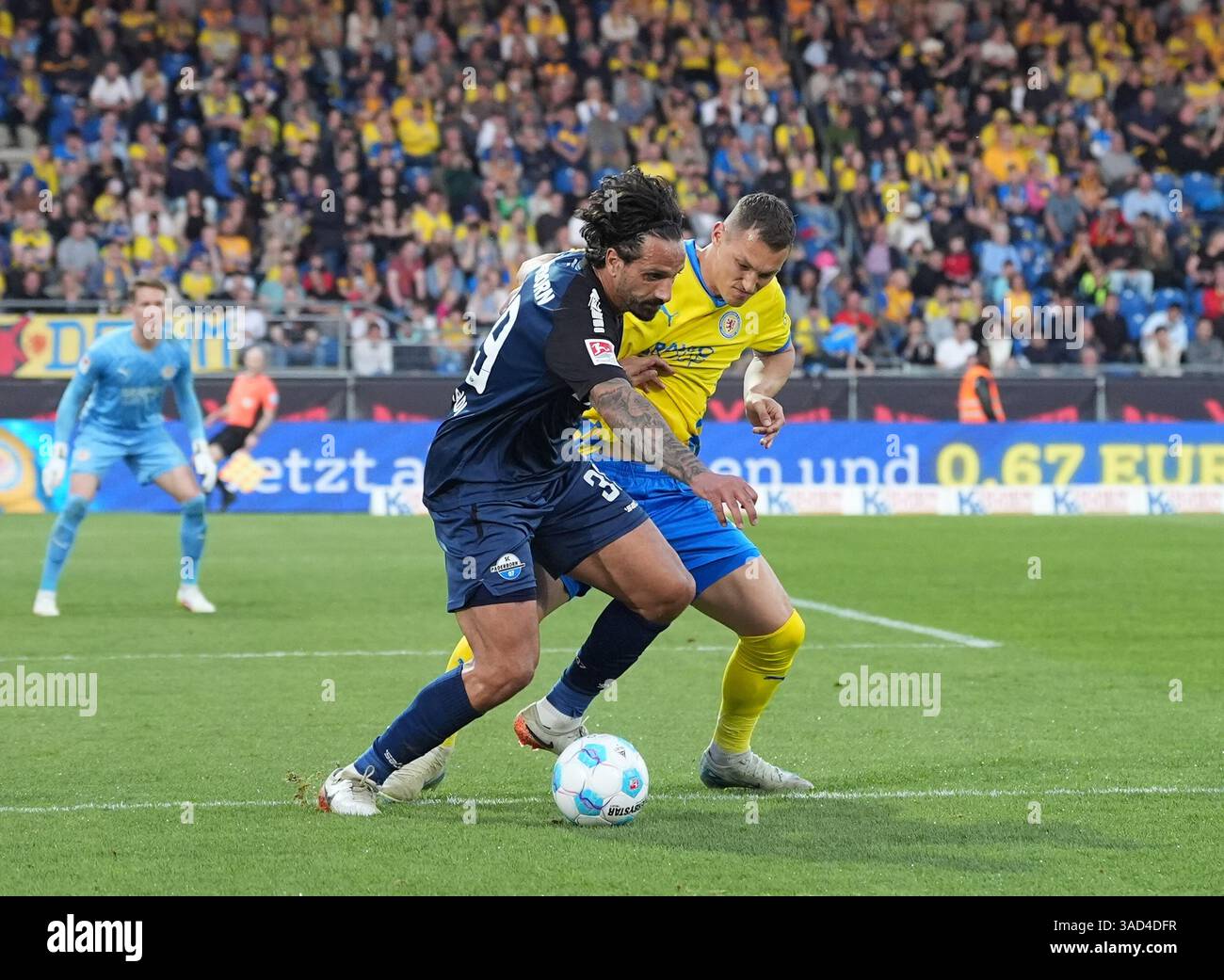 Sven Koehler (Eintracht Braunschweig, #27) gegen Adriano Grimaldi (SC ...